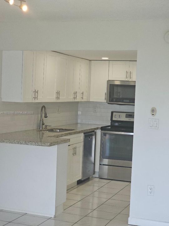 For Rent: $2,300 (2 beds, 2 baths, 1020 Square Feet)