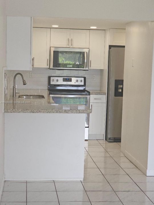 For Rent: $2,300 (2 beds, 2 baths, 1020 Square Feet)