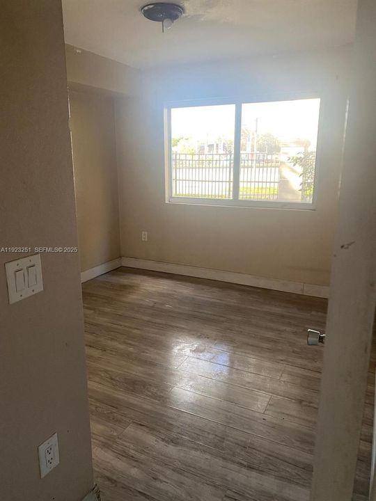 待售: $179,000 (3 贝兹, 2 浴室, 1126 平方英尺)