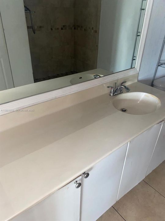 待售: $179,000 (3 贝兹, 2 浴室, 1126 平方英尺)