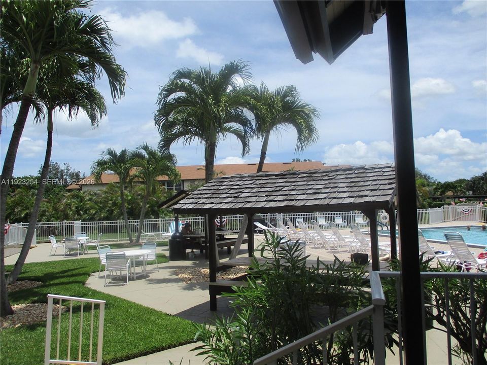 PICNIC AREA NEXT TO POOL