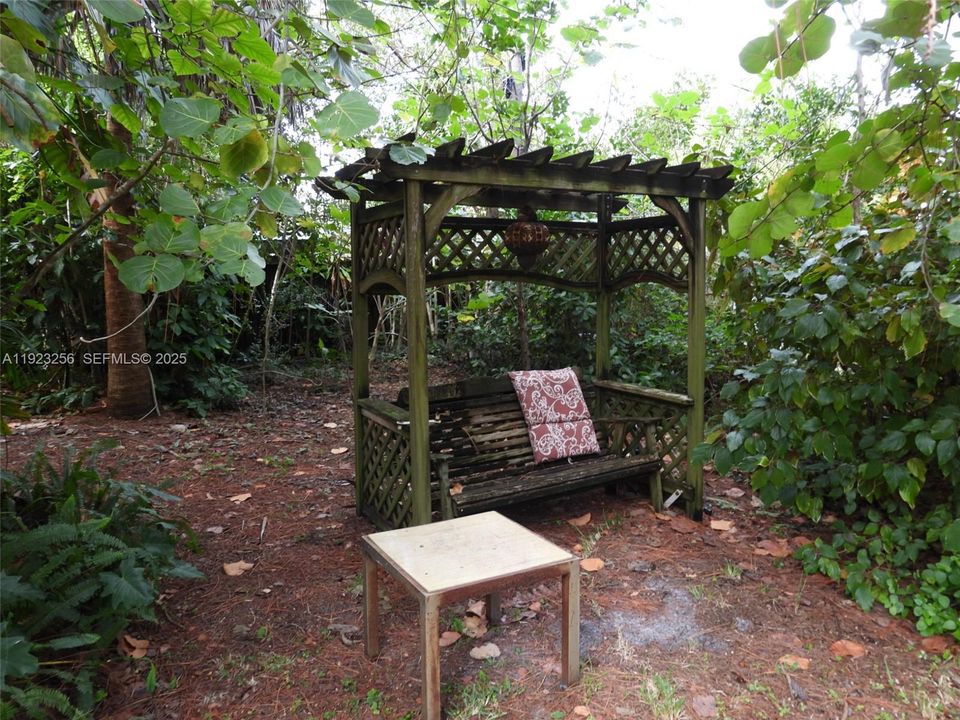 待售: $599,900 (2 贝兹, 1 浴室, 1067 平方英尺)