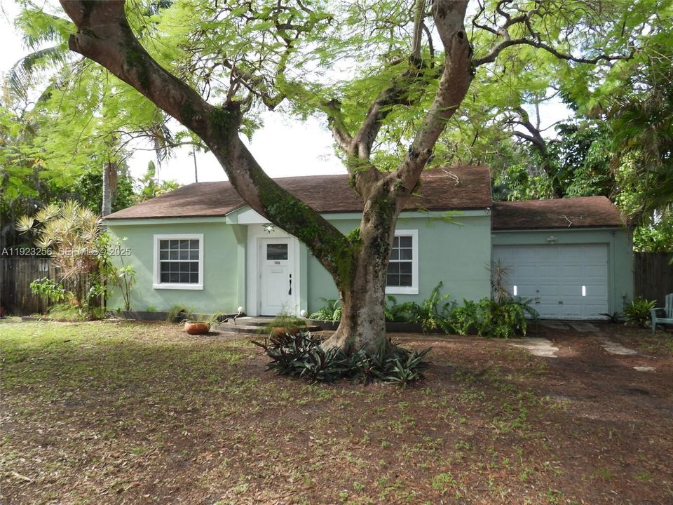 待售: $599,900 (2 贝兹, 1 浴室, 1067 平方英尺)