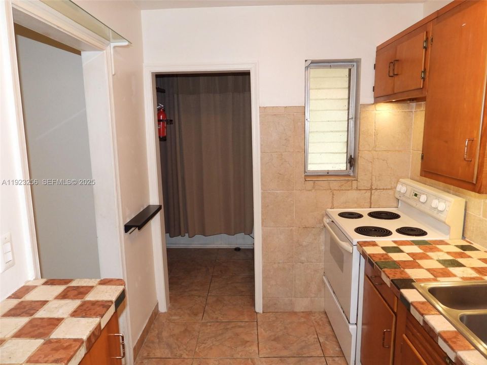 待售: $599,900 (2 贝兹, 1 浴室, 1067 平方英尺)