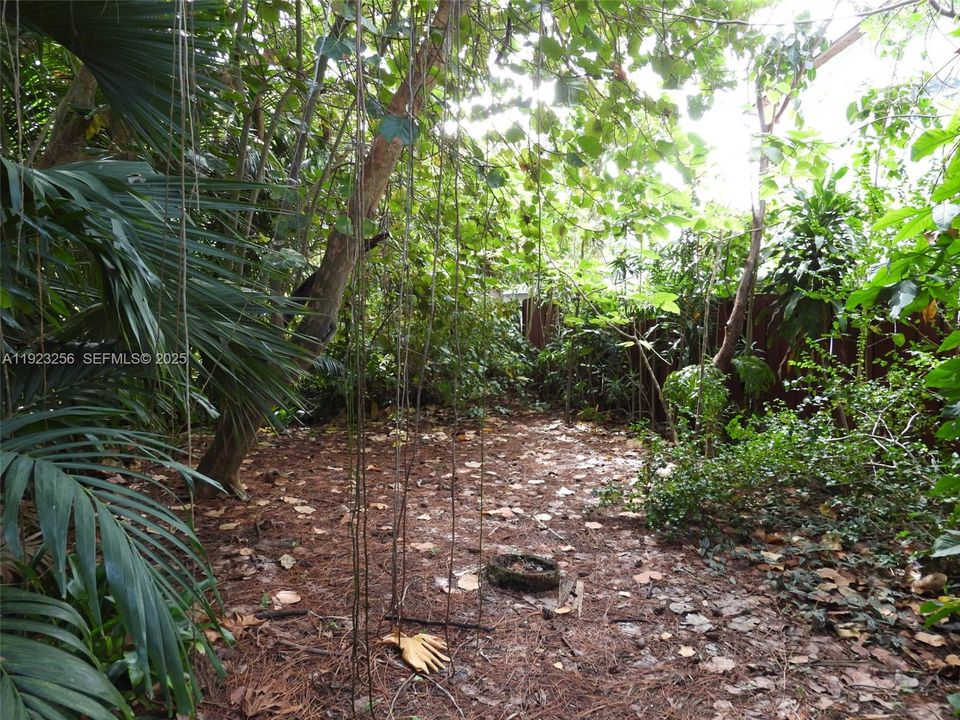 待售: $599,900 (2 贝兹, 1 浴室, 1067 平方英尺)