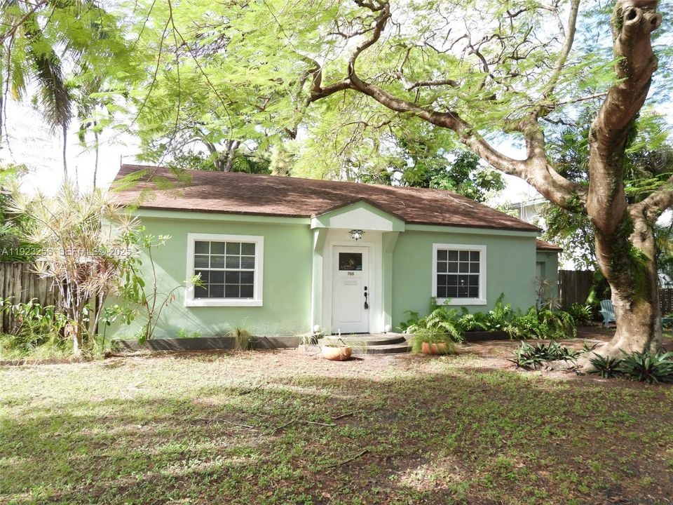 待售: $599,900 (2 贝兹, 1 浴室, 1067 平方英尺)