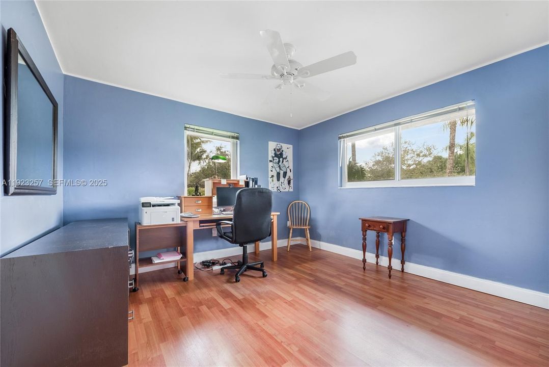 待售: $1,250,000 (3 贝兹, 2 浴室, 1902 平方英尺)