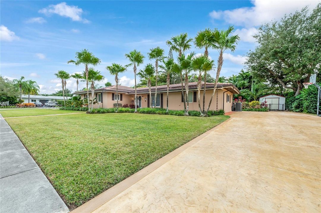 Driveway - room for a boat