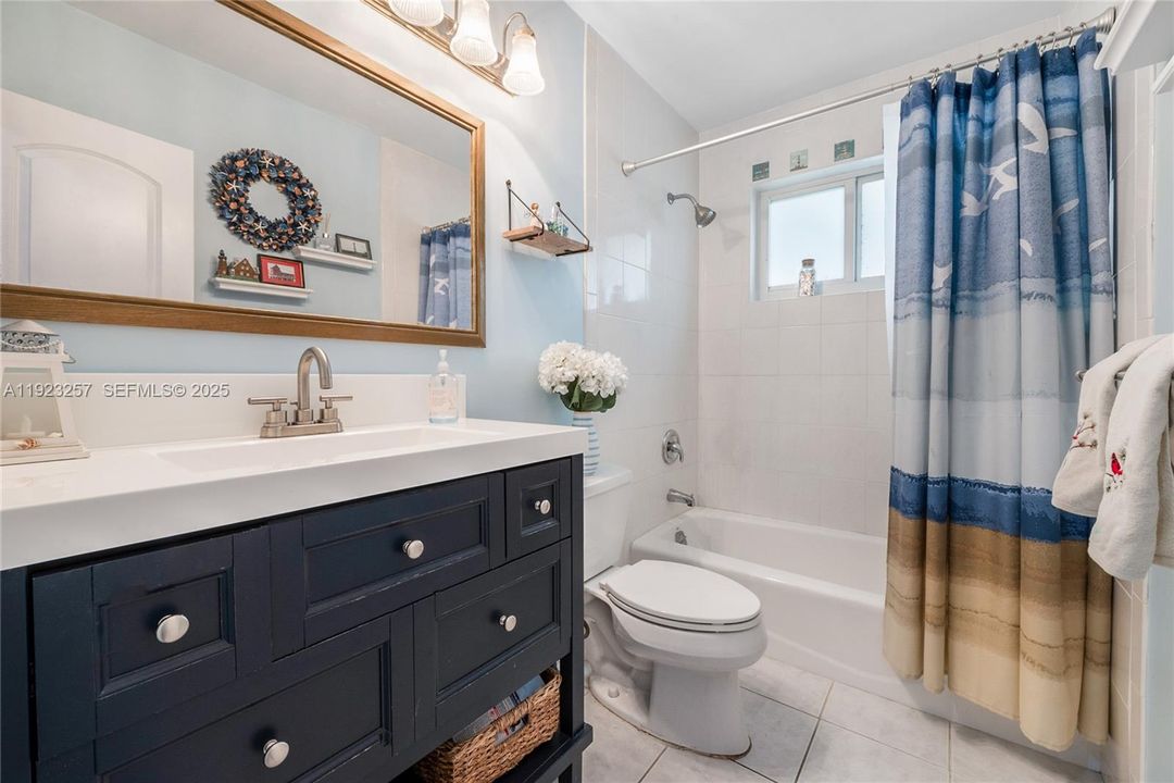 待售: $1,250,000 (3 贝兹, 2 浴室, 1902 平方英尺)