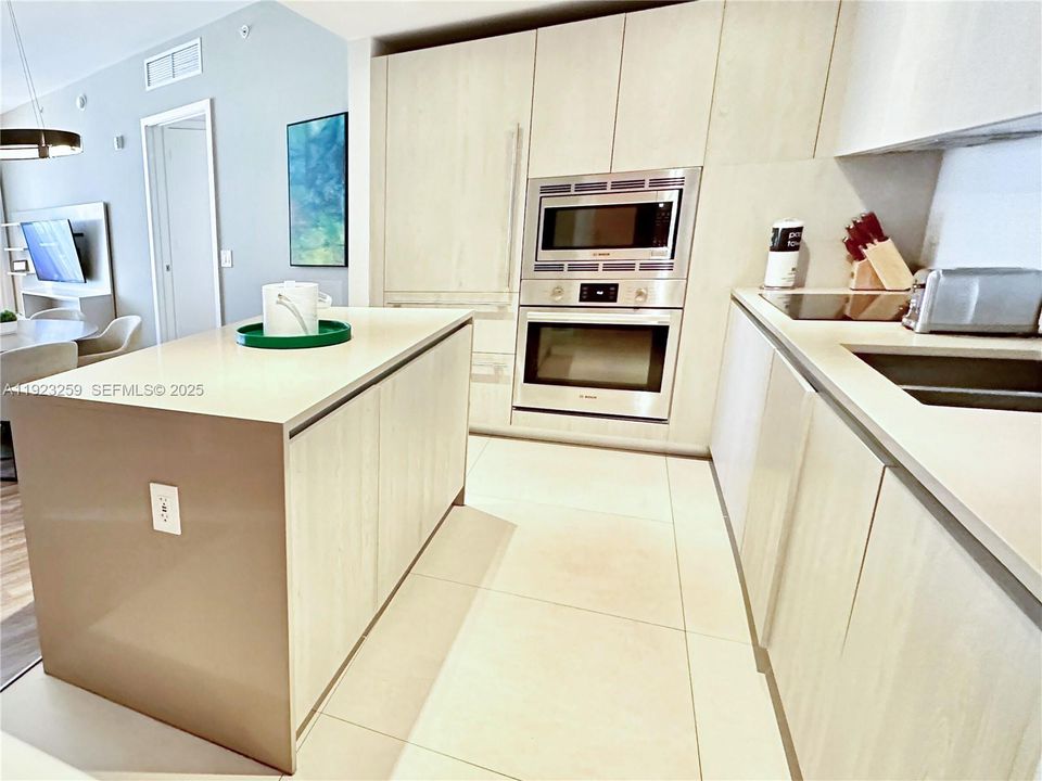 En Venta: $775,000 (2 camas, 2 baños, 1129 Pies cuadrados)