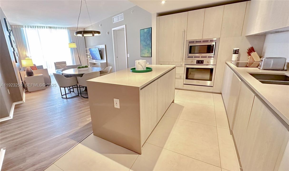 En Venta: $775,000 (2 camas, 2 baños, 1129 Pies cuadrados)