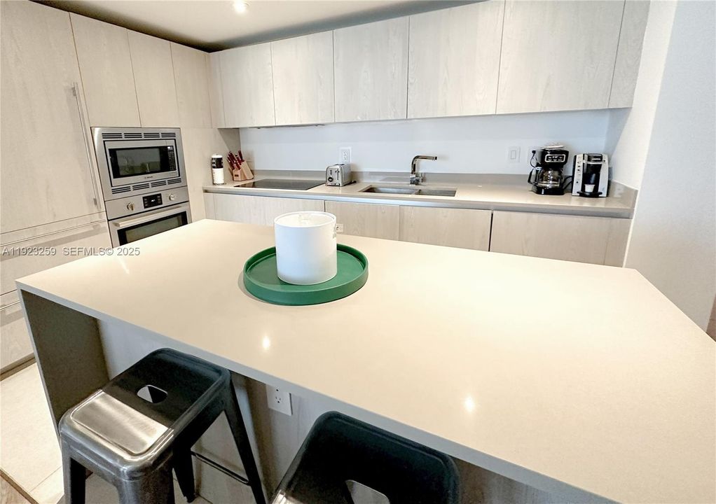 En Venta: $775,000 (2 camas, 2 baños, 1129 Pies cuadrados)