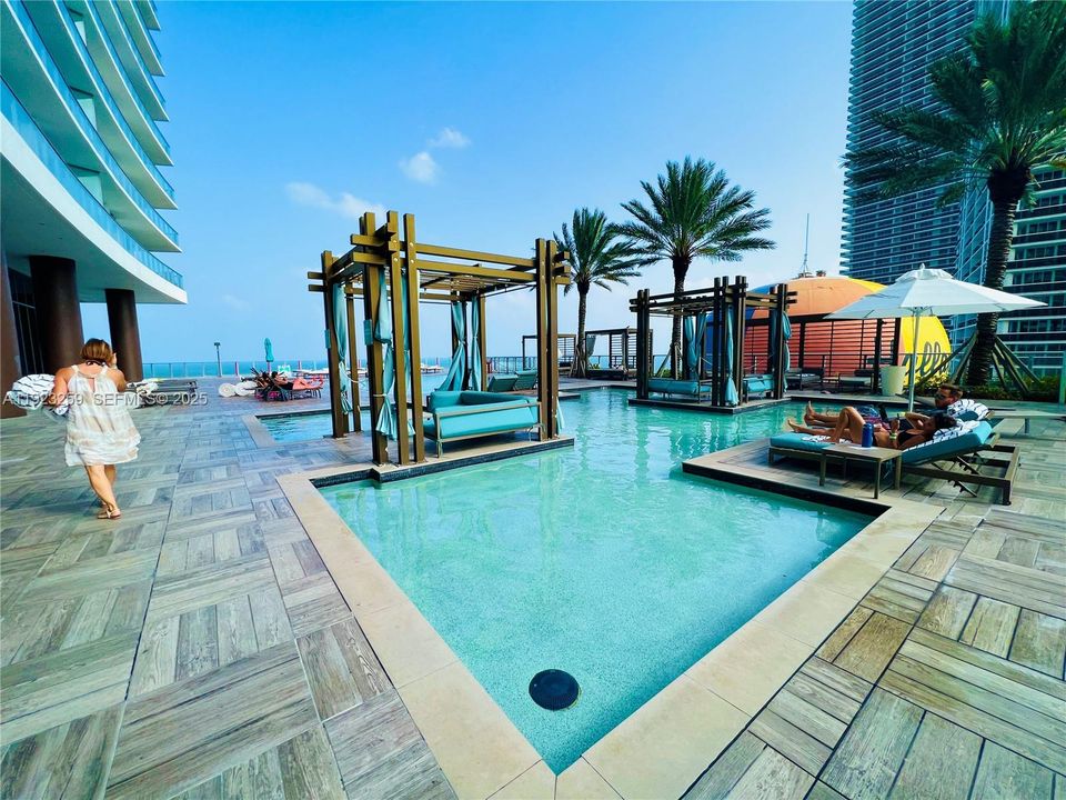 En Venta: $775,000 (2 camas, 2 baños, 1129 Pies cuadrados)