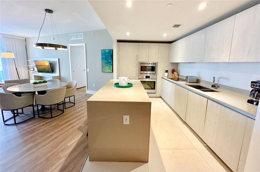 En Venta: $775,000 (2 camas, 2 baños, 1129 Pies cuadrados)