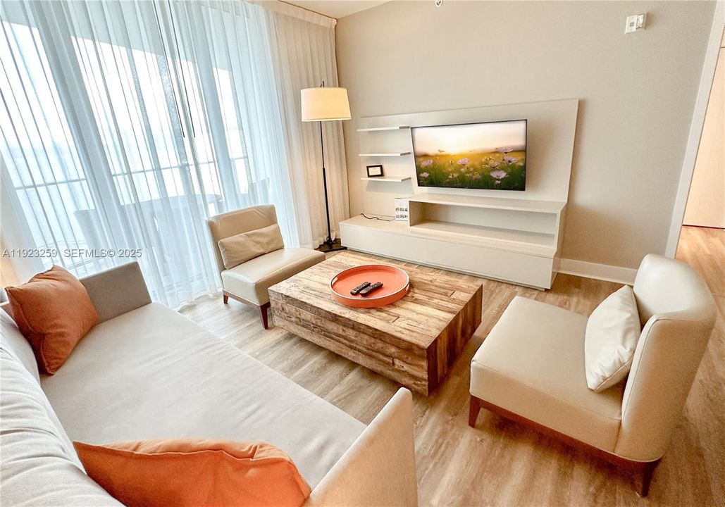 En Venta: $775,000 (2 camas, 2 baños, 1129 Pies cuadrados)