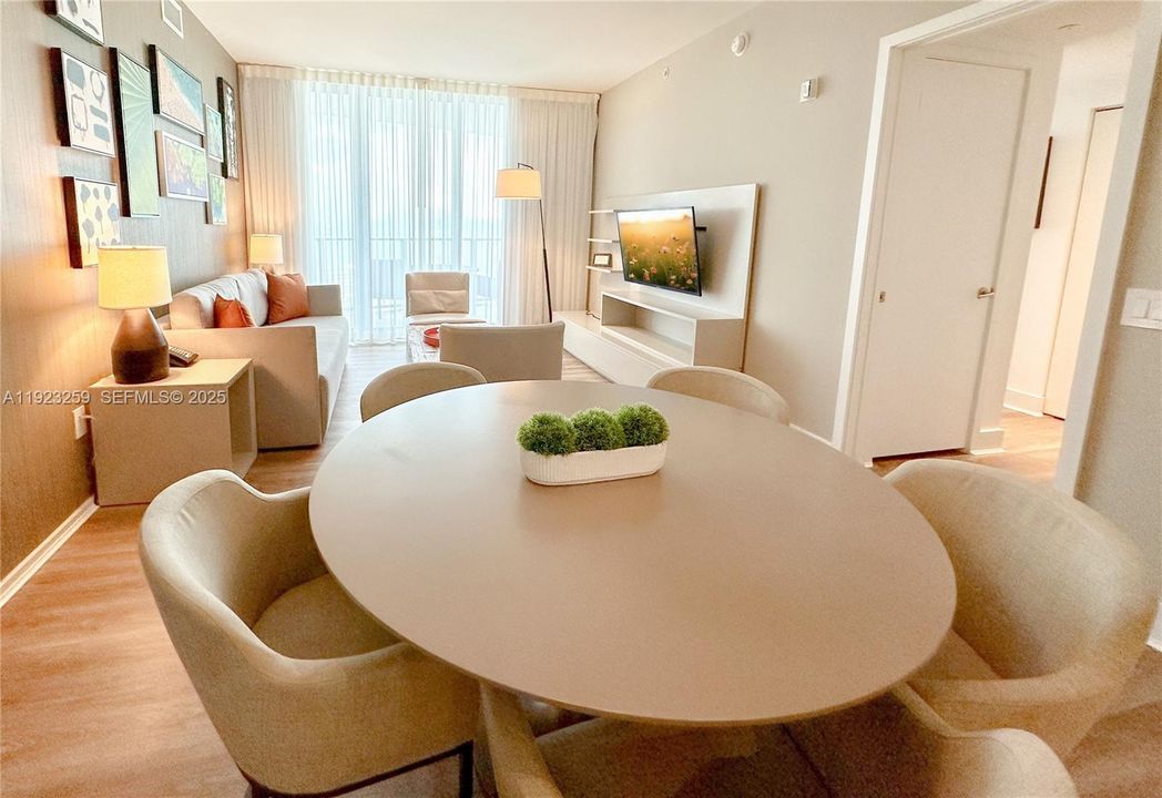 En Venta: $775,000 (2 camas, 2 baños, 1129 Pies cuadrados)