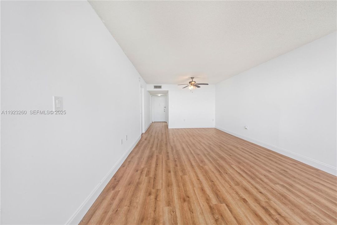 For Rent: $1,650 (1 beds, 1 baths, 825 Square Feet)