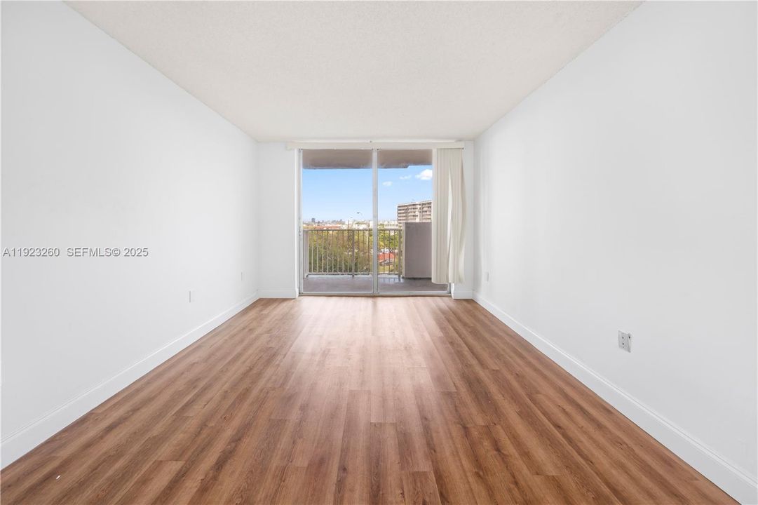 For Rent: $1,650 (1 beds, 1 baths, 825 Square Feet)