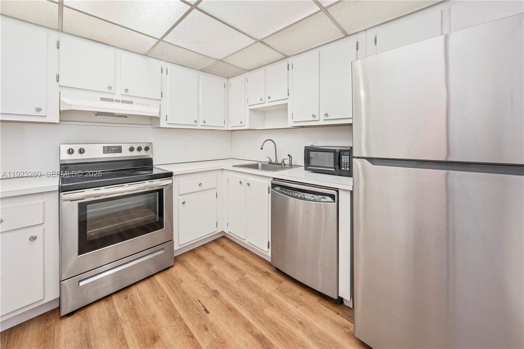 For Rent: $1,650 (1 beds, 1 baths, 825 Square Feet)