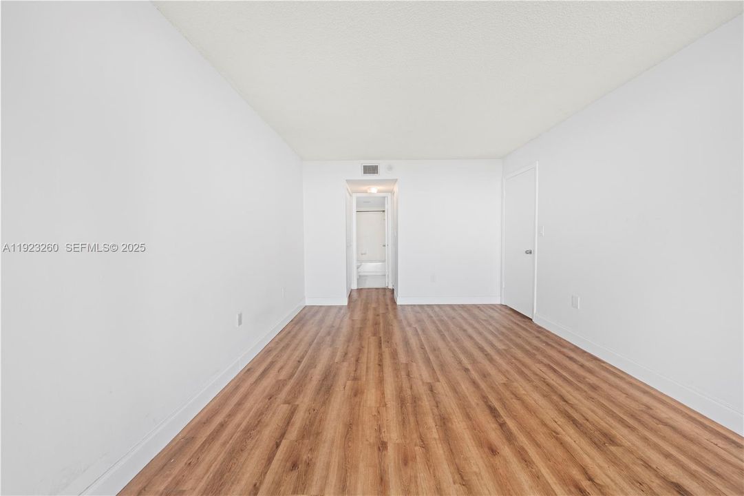 For Rent: $1,650 (1 beds, 1 baths, 825 Square Feet)