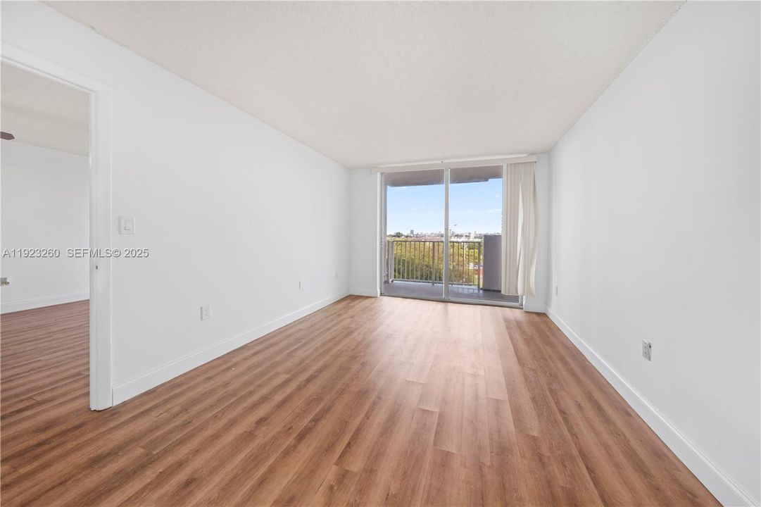 For Rent: $1,650 (1 beds, 1 baths, 825 Square Feet)