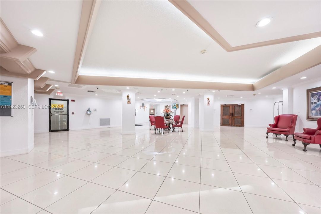 For Rent: $1,650 (1 beds, 1 baths, 825 Square Feet)