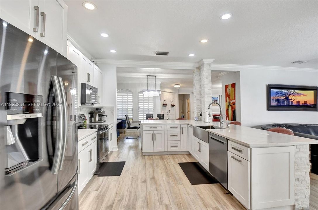 For Sale: $699,000 (4 beds, 2 baths, 2515 Square Feet)