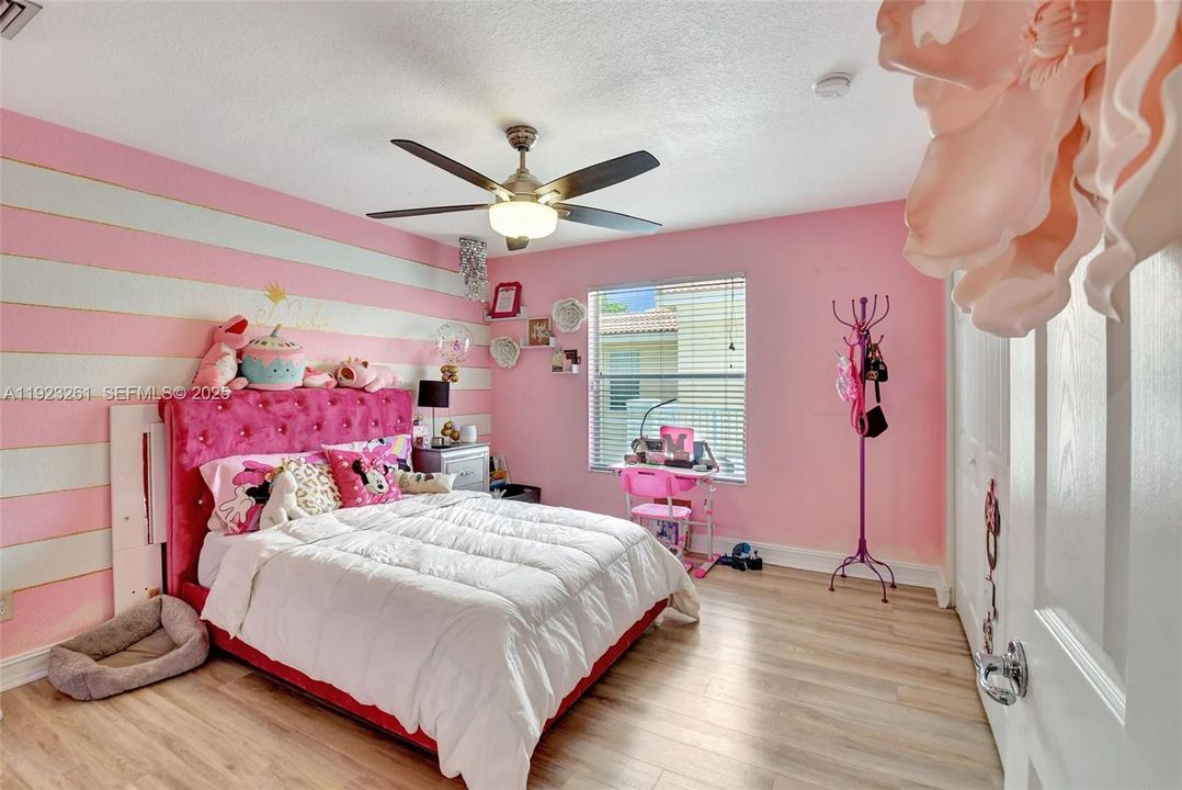 For Sale: $699,000 (4 beds, 2 baths, 2515 Square Feet)