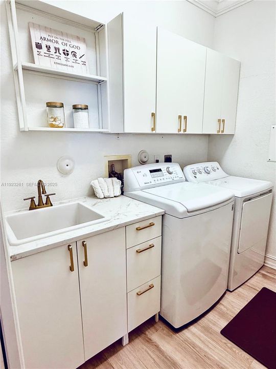 For Sale: $699,000 (4 beds, 2 baths, 2515 Square Feet)