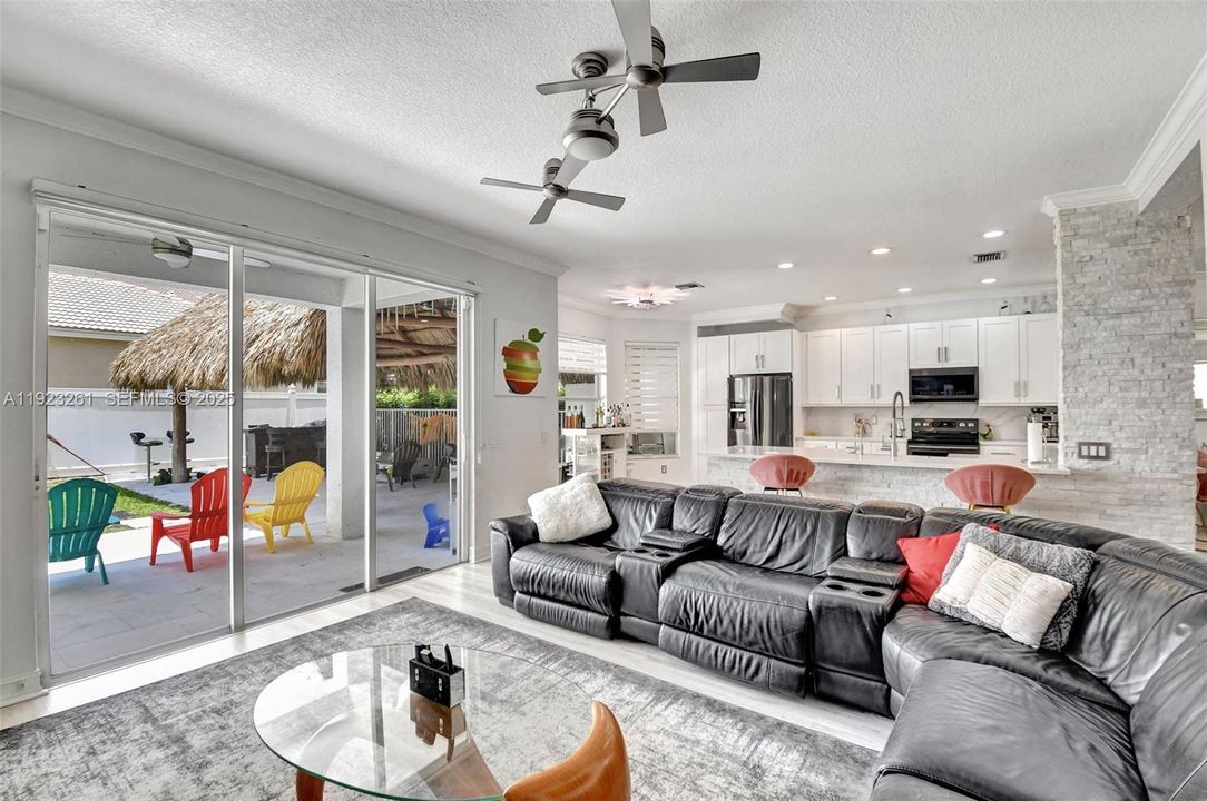 For Sale: $699,000 (4 beds, 2 baths, 2515 Square Feet)