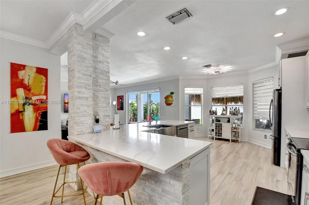 For Sale: $699,000 (4 beds, 2 baths, 2515 Square Feet)