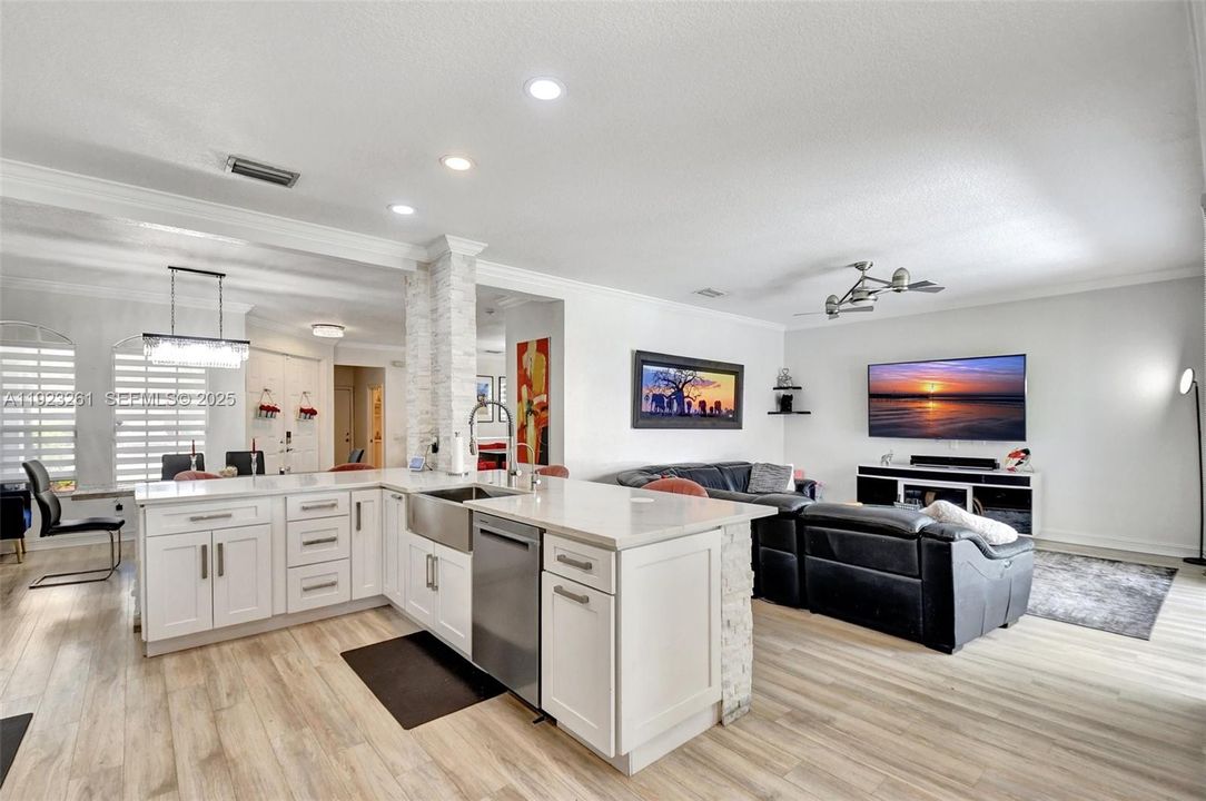 For Sale: $699,000 (4 beds, 2 baths, 2515 Square Feet)