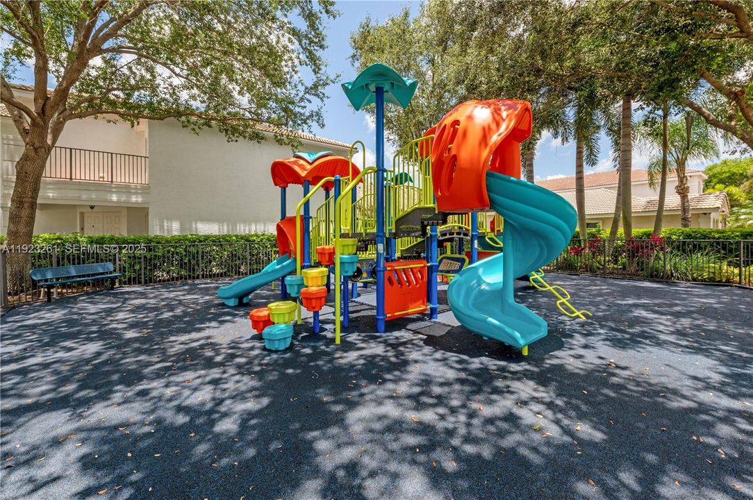 For Sale: $699,000 (4 beds, 2 baths, 2515 Square Feet)