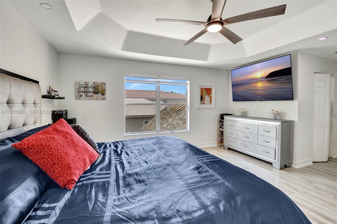 For Sale: $699,000 (4 beds, 2 baths, 2515 Square Feet)