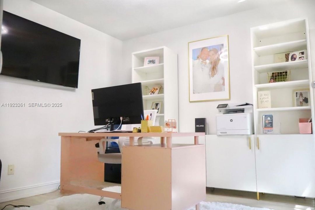 For Sale: $699,000 (4 beds, 2 baths, 2515 Square Feet)