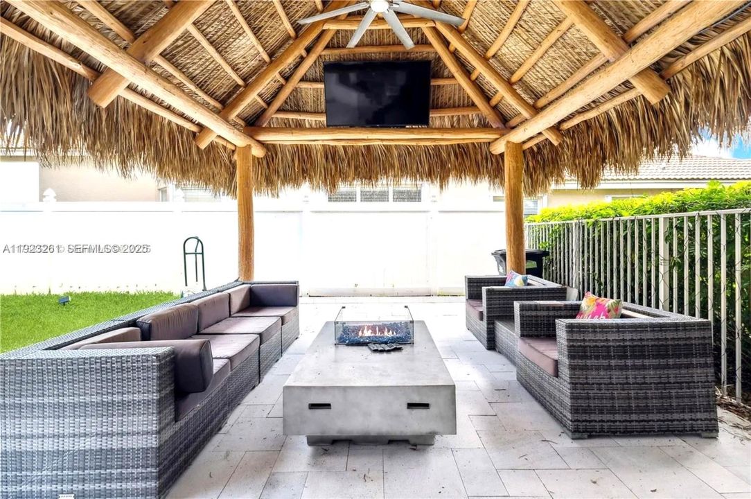 For Sale: $699,000 (4 beds, 2 baths, 2515 Square Feet)