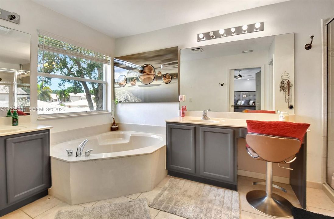 For Sale: $699,000 (4 beds, 2 baths, 2515 Square Feet)