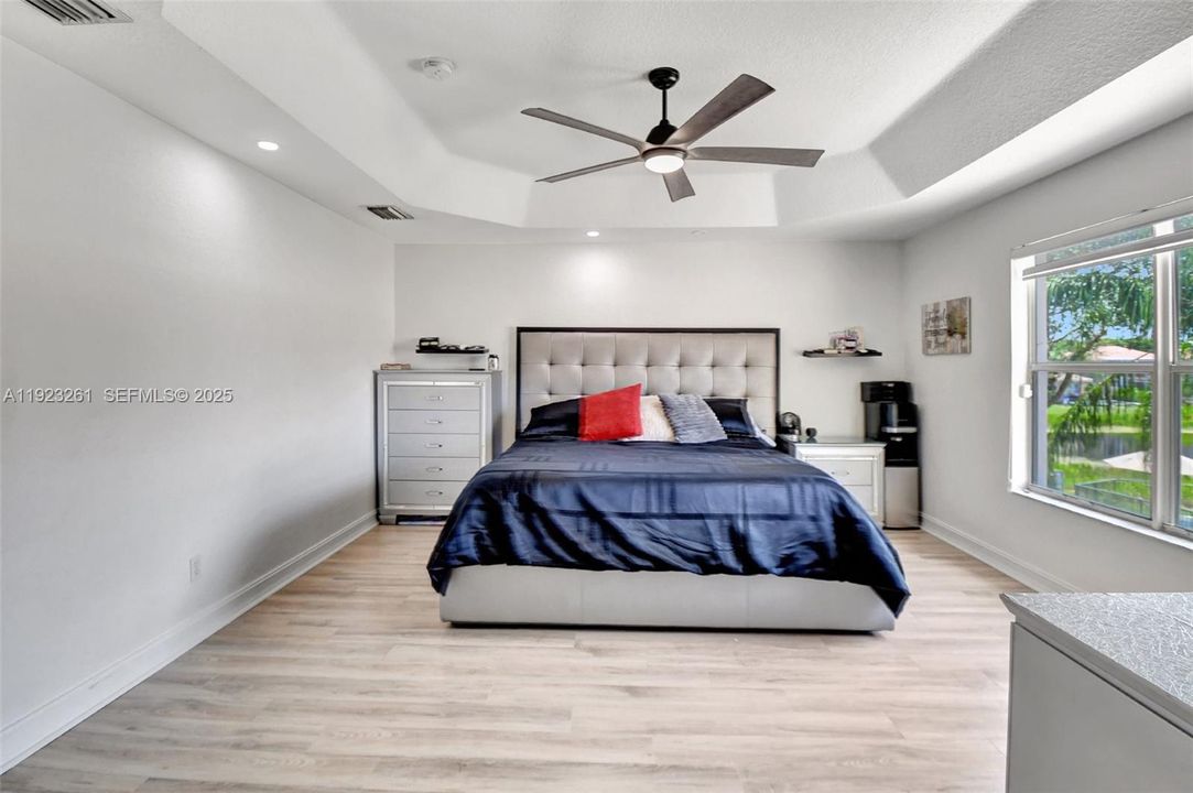 For Sale: $699,000 (4 beds, 2 baths, 2515 Square Feet)