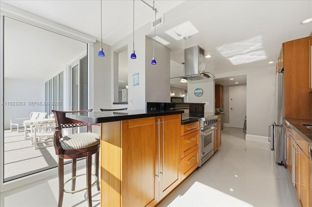 待售: $749,000 (2 贝兹, 2 浴室, 1450 平方英尺)