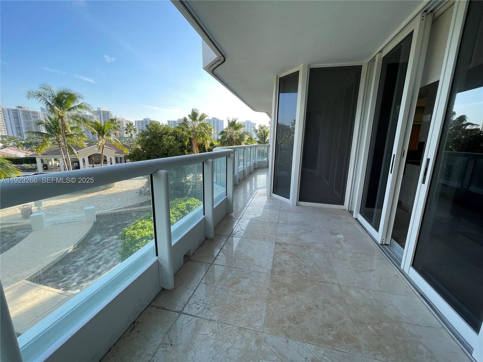 出租: $5,100 (2 贝兹, 2 浴室, 1696 平方英尺)