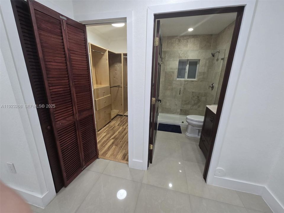 В аренду: $1,600 (0 спален, 1 ванн, 1301 Квадратных фут)