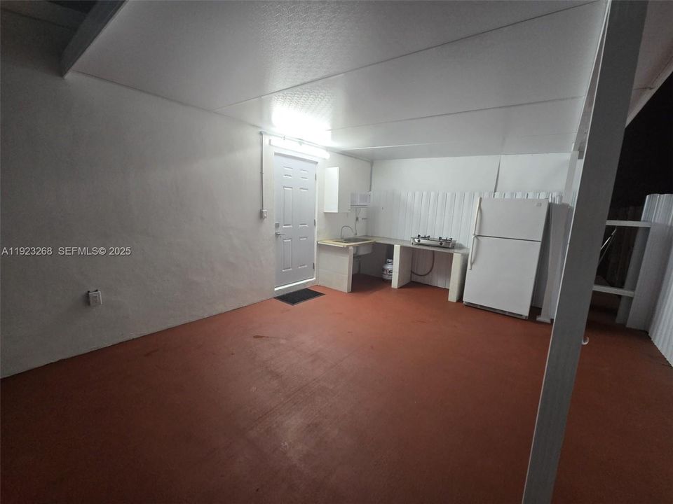 В аренду: $1,600 (0 спален, 1 ванн, 1301 Квадратных фут)