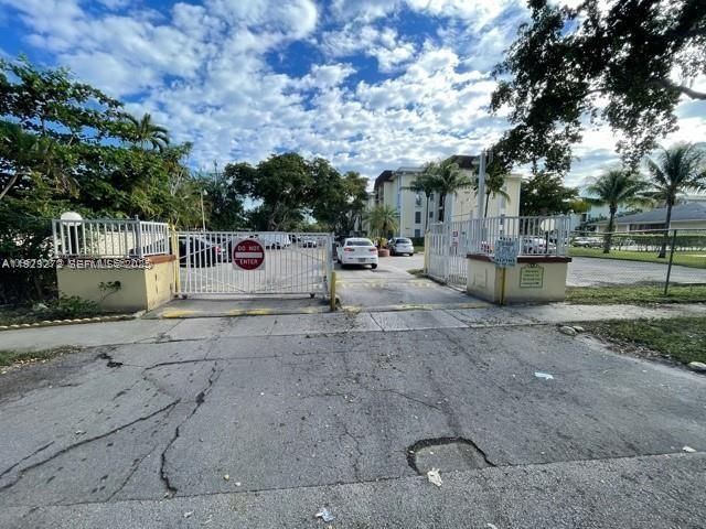 Active With Contract: $1,800 (2 beds, 2 baths, 1046 Square Feet)