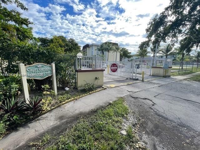 Active With Contract: $1,800 (2 beds, 2 baths, 1046 Square Feet)