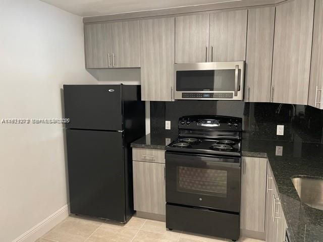 Active With Contract: $1,800 (2 beds, 2 baths, 1046 Square Feet)