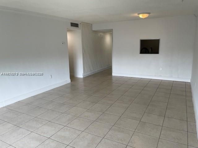 Active With Contract: $1,800 (2 beds, 2 baths, 1046 Square Feet)