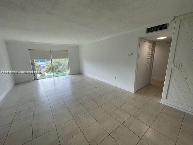 Active With Contract: $1,800 (2 beds, 2 baths, 1046 Square Feet)