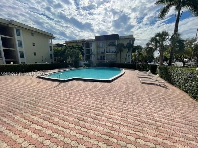 Active With Contract: $1,800 (2 beds, 2 baths, 1046 Square Feet)