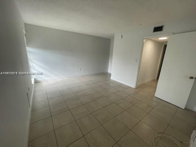 Active With Contract: $1,800 (2 beds, 2 baths, 1046 Square Feet)