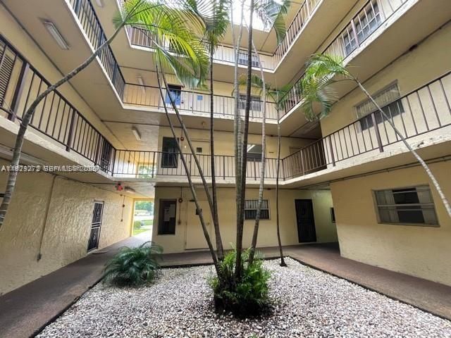 Active With Contract: $1,800 (2 beds, 2 baths, 1046 Square Feet)